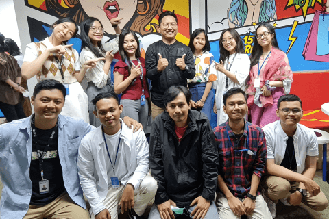 Associate UX Engineer Web & Android media 9