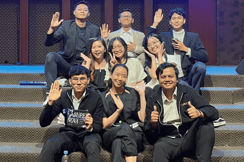 Associate UX Engineer Web & Android media 12