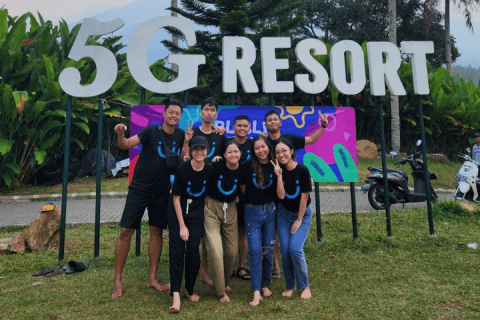 Associate UX Engineer Web & Android media 13