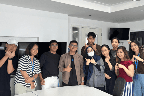 Associate UX Engineer Web & Android media 3