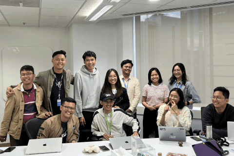 Associate UX Engineer Web & Android media 8